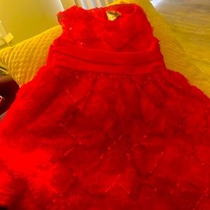 Beautiful red dress!